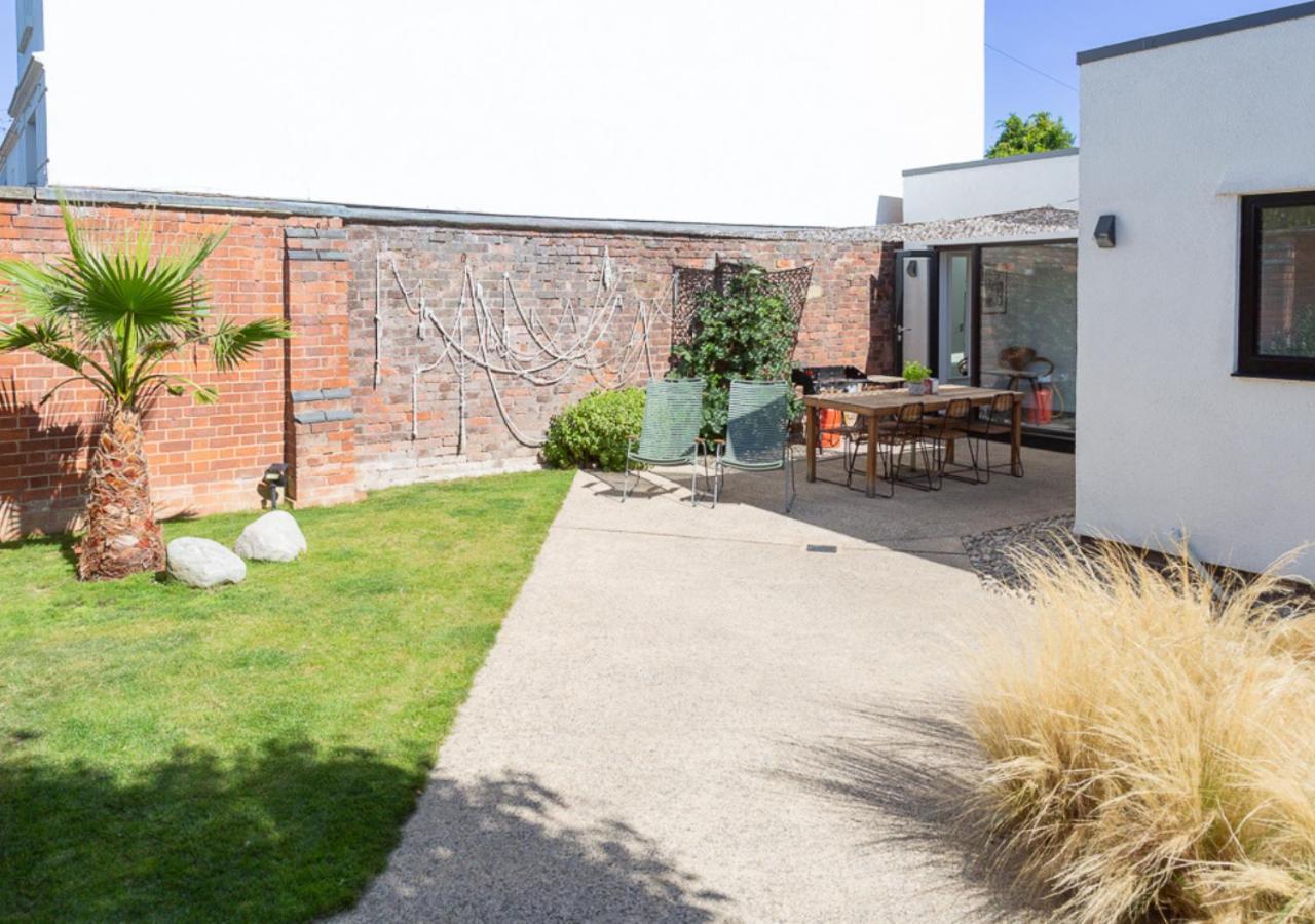 Mid-century Modern Style 1bd House With Large Garden Apartamento Cheltenham