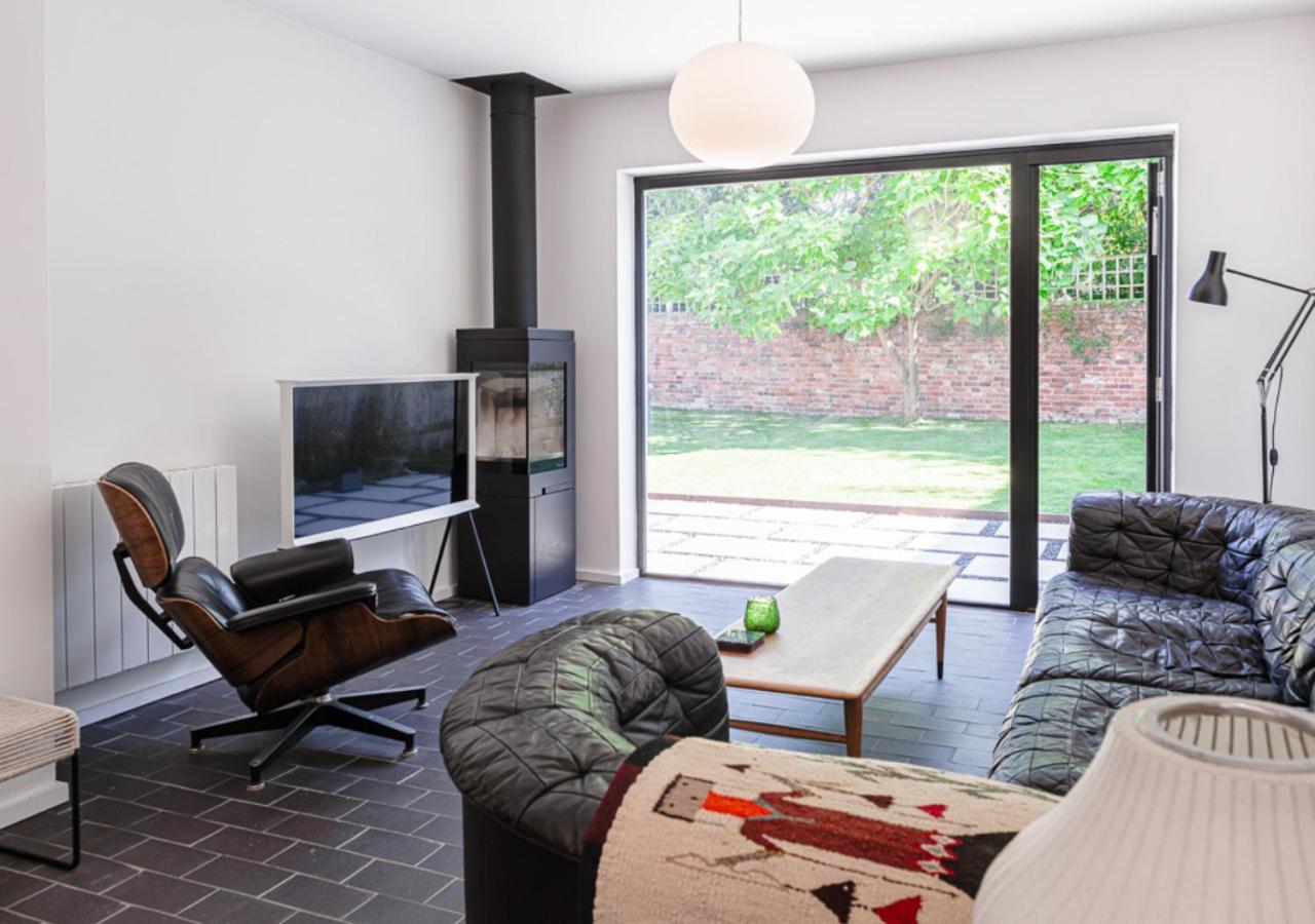 Mid-century Modern Style 1bd House With Large Garden *