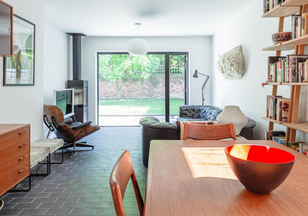 Mid-century Modern Style 1bd House With Large Garden Cheltenham