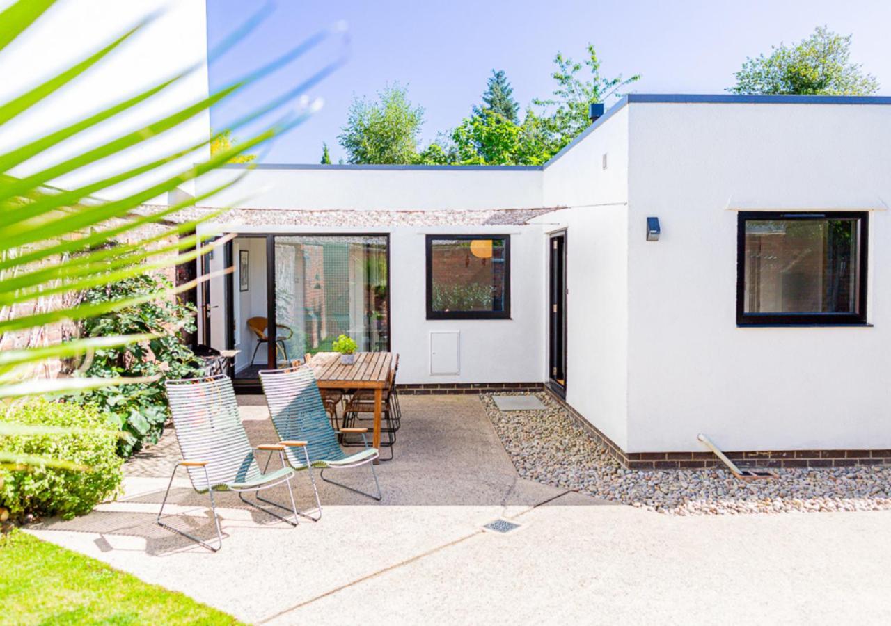 Mid-century Modern Style 1bd House With Large Garden * Cheltenham