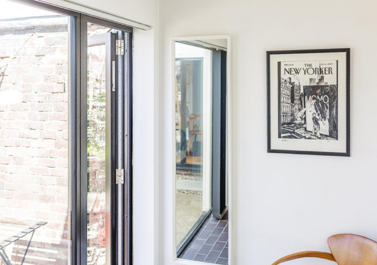 Mid-century Modern Style 1bd House With Large Garden Cheltenham